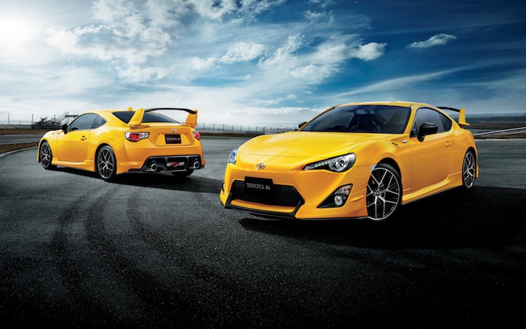 Đúng như tên gọi,  Toyota 86 Yellow Edition nổi bật trong màu sơn vàng bình minh "Sunrise Yellow" đặc biệt, ngoài những thay đổi khác như choá đèn pha màu tối hơn và mâm BBS 17 inch đặc biệt.